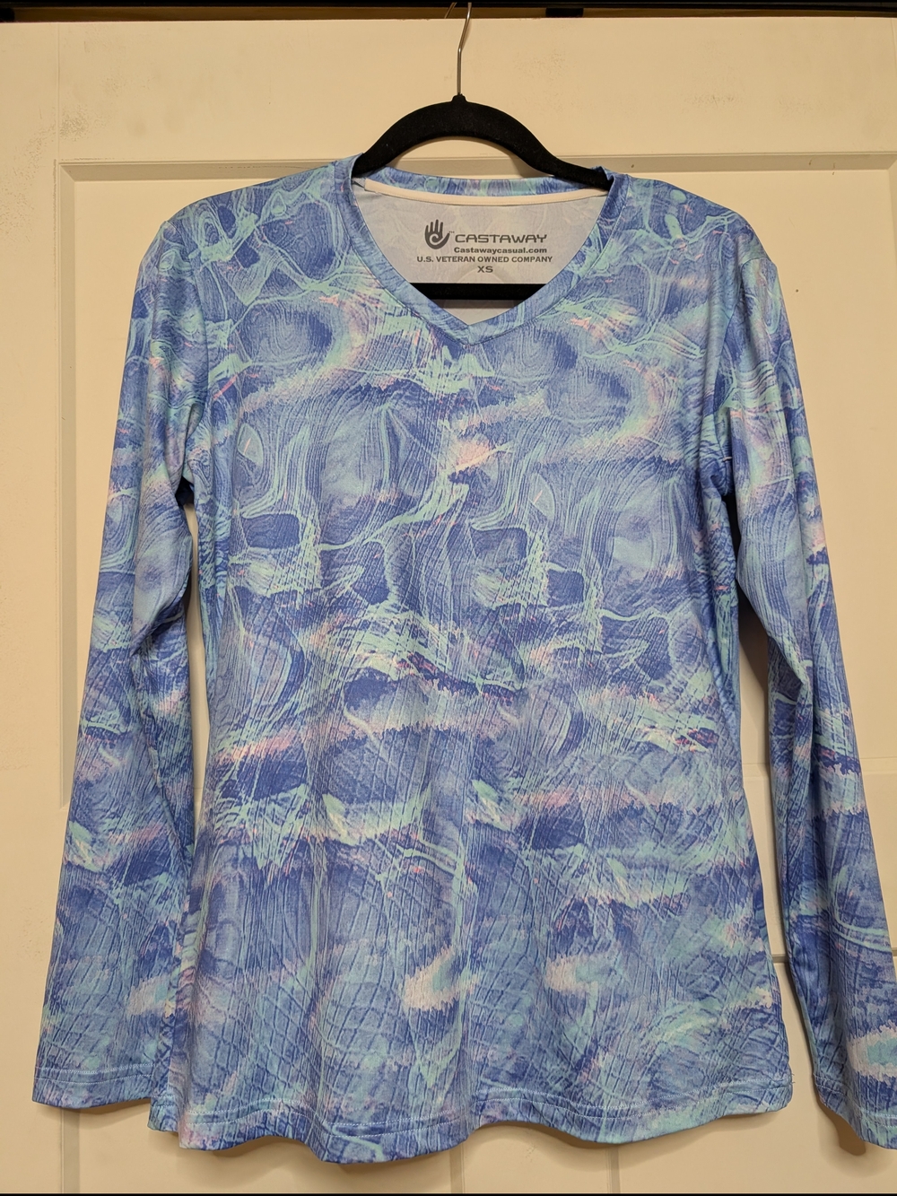 Castaway Womens Light Blue Patterned Long-Sleeve V-Neck Top
